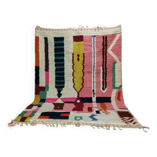 Large graphic Berber rug in pink and ecru – 300 × 217 cm