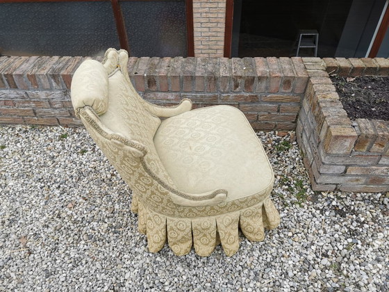 Image 1 of Antiker Strickstuhl mit Originalstoff und plissiertem Rock