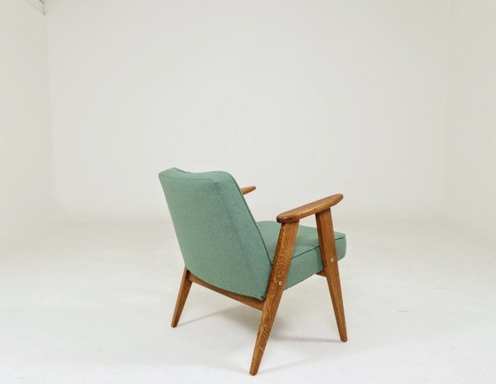 Image 1 of Fauteuil scandinave en laine verte naturelle et bois rustique de chêne