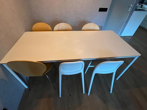 Table de salle à manger Muuto blanche, piètement en stratifié/contreplaqué, 190 x 85 cm