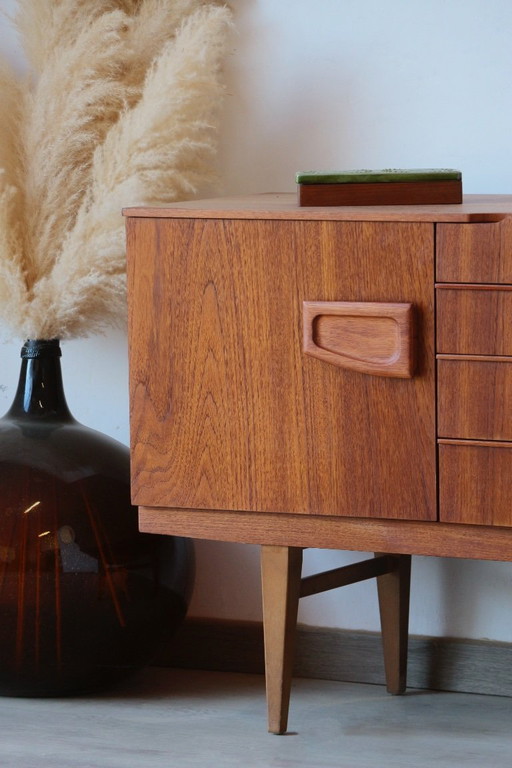 Skandinavisches Teak-Sideboard, 1960er Jahre - Restauriertes Beautility-Sideboard