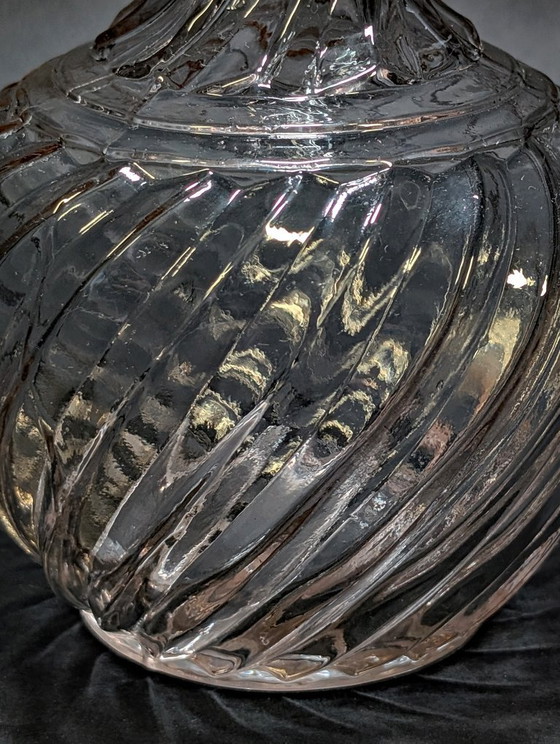 Image 1 of Decanter in vetro vintage con motivo a spirale.