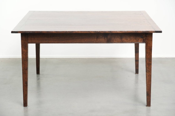 Image 1 of Oude vierkante eikenhouten eettafel uit midden 20e eeuw met 2 lades en prachtige kleuren