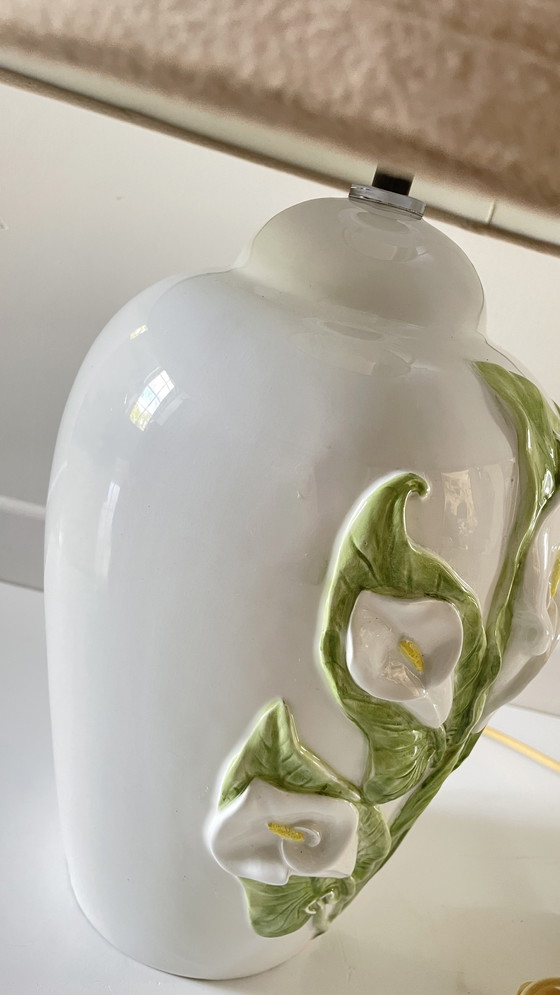 Image 1 of Lampada in ceramica italiana con fiori di arum