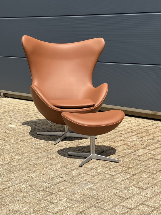 Image 1 of 2x Fritz Hansen Egg Chair + Ottoman en cuir Cognac NEUF !!!
