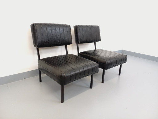 Set of 2 vintage modernist lounge chairs in black imitation leather and metal from the 1960s