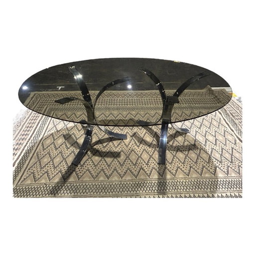 Tafel van rookglas met chromen poten