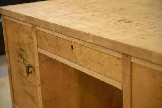 English desk in birch veneer with bee pattern marquetry from the 1950s. – Wood, Vintage (photo 8 of 14)