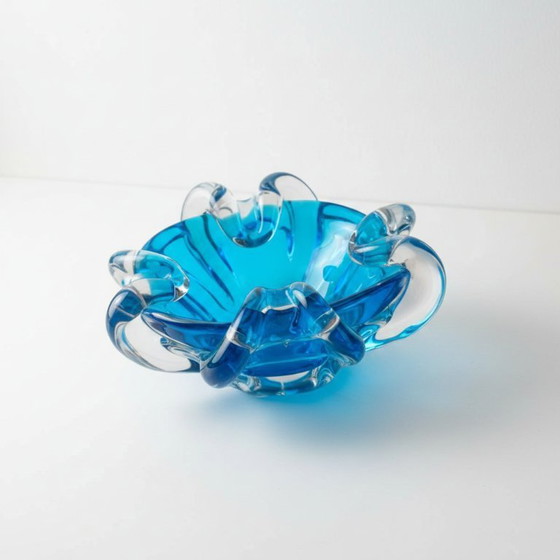 Image 1 of Elegante cenicero/cuenco - Cristal artístico azul veneciano de Murano de la década de 1960.