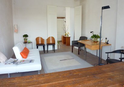 Elegante scrivania da donna, design moderno