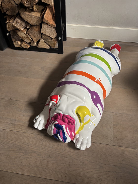 Image 1 of Multicolor liggend beeld Engelse Bulldog van hars 90 CM