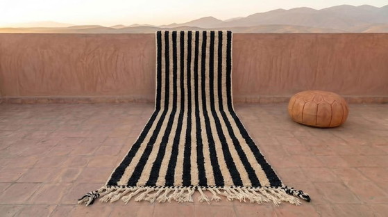 Traditioneel Marokkaans Berberkleed, handgemaakt, afmeting 300/75 cm – Aime Té, Vloerkleden en tapijten, Wool (photo 3 of 7)