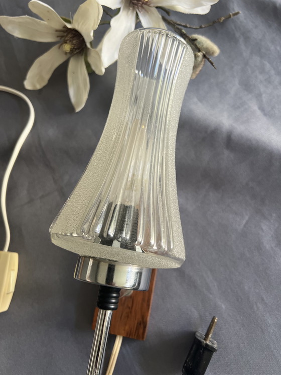 Image 1 of Lampada da parete in stile scandinavo con paralume in vetro semisabbiato