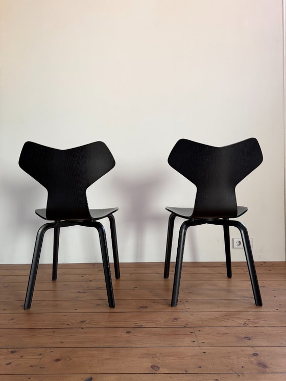 Image 1 of Arne Jacobsen per Fritz Hansen | Grand Prix Wood | set di 2 sedie