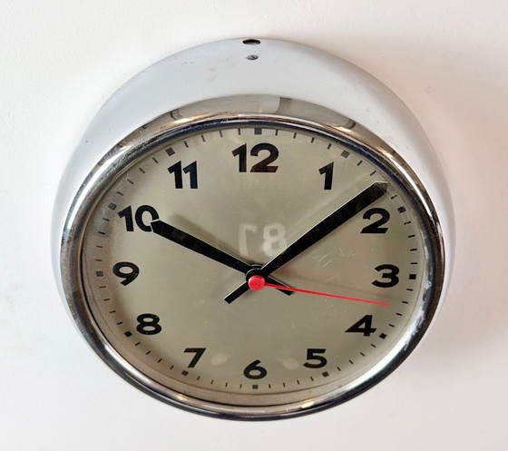 Vintage Wall Clock from PRAGUR, 1940s – Glass, Chrome (photo 6 of 19)