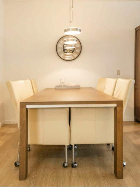 Image 1 of Table 260 x 100 avec 6 chaises spacieuses en cuir avec roulettes en caoutchouc