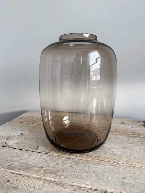 Image 1 of Grand vase élégant en verre