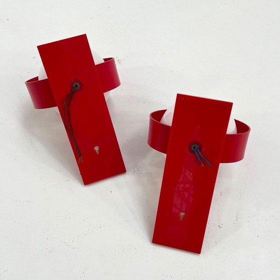 Image 1 of Coppia di lampade da parete in stile Space Age, rosse e bianche, in vetro e plastica, anni '70.