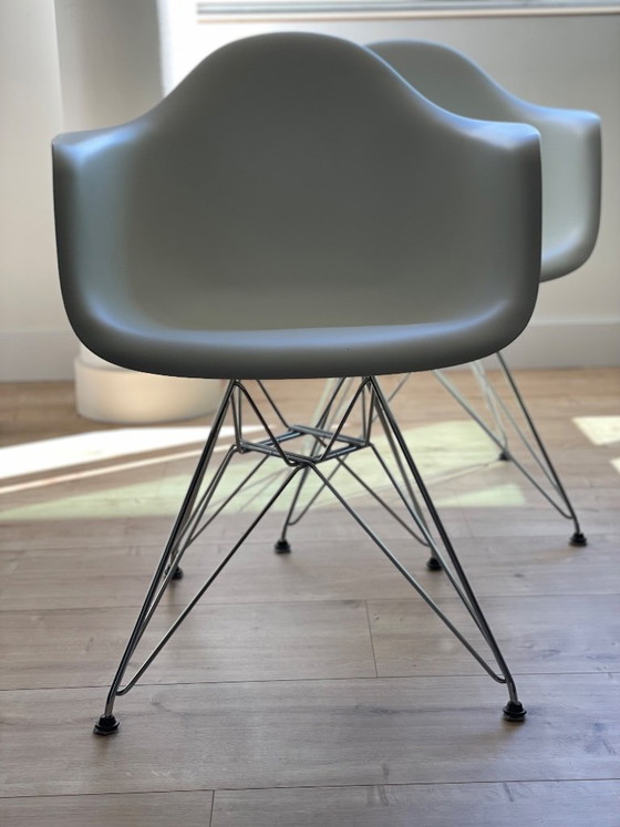 Image 1 of 2 poltrone in plastica Vitra Eames RE DAR