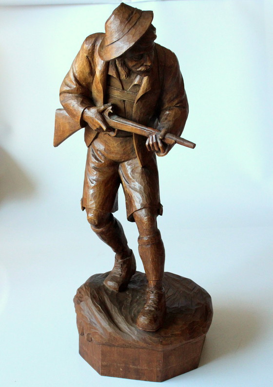 Image 1 of Grande sculpture en bois de chasseur/braconnier - Superbe décoration pour salle de chasse des années 30