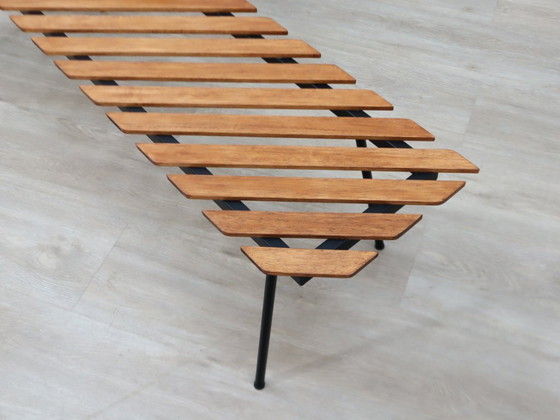 Image 1 of Italiaanse rationalistische bank van teakhouten latten uit de jaren 1950, ontwerp van George Coslin.