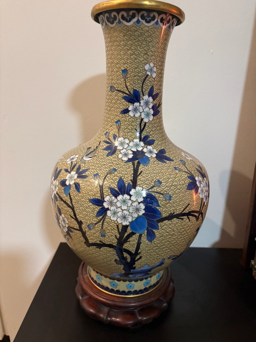 Splendido Grande Vaso Cinese Cloisonné Vintage con Base in Legno – 43 cm