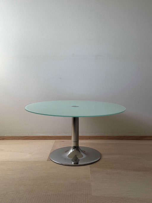Glazen Lage Salon Tafel.  In perfecte staat. hoog 42cm  diam. 80cm