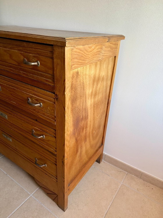 Image 1 of Commode van onbewerkt hout en verchroomd metaal, in art-decostijl uit de jaren 50.