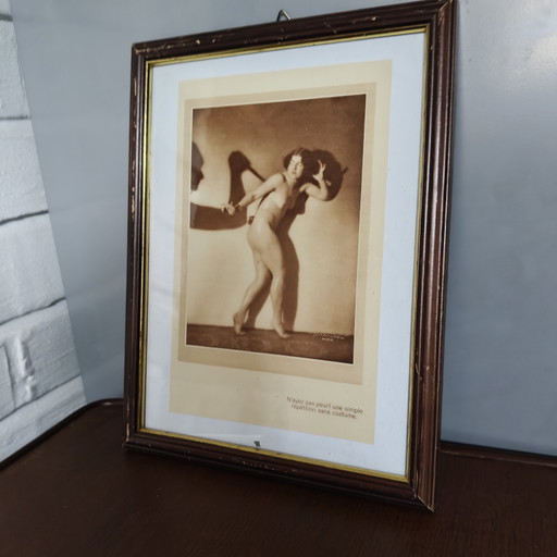 Originele Art Deco naaktfoto van J. Mandel uit Parijs – Authentieke vintage tijdschriftpagina – Ingelijst – 20 × 26 cm