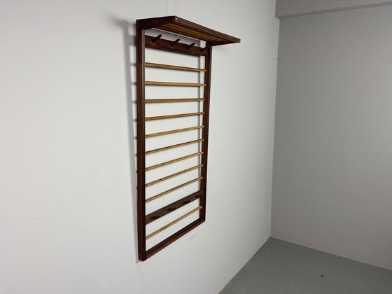 Mid-Century Modern Wandkleiderständer aus Holz mit Hutablage, Europäisches Design, 1950er–1960er. Ref. (photo 10 of 11)