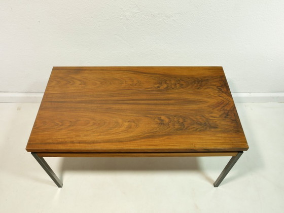 Image 1 of Vintage Couchtisch Nussbaum mit Glasplatte – Mid Century Sofatisch mit Stahlrohrbeinen, 1960er Jahre Coffee Table