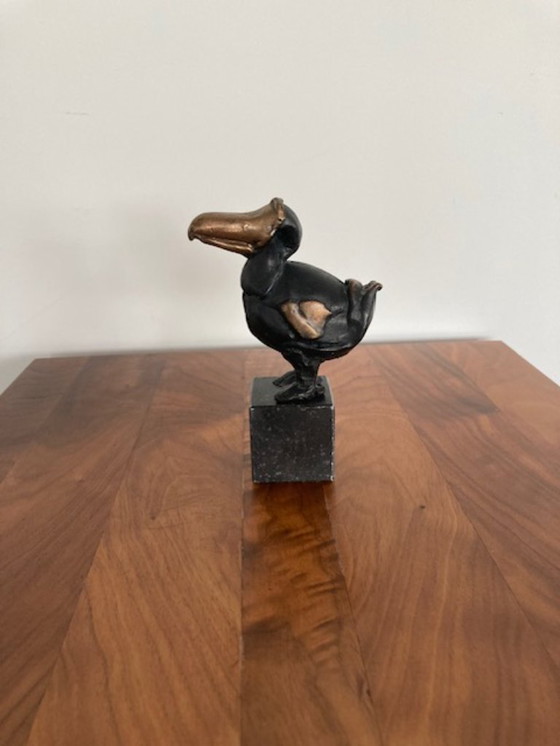 Image 1 of Dodo, brons van Josephine Wortelboer 