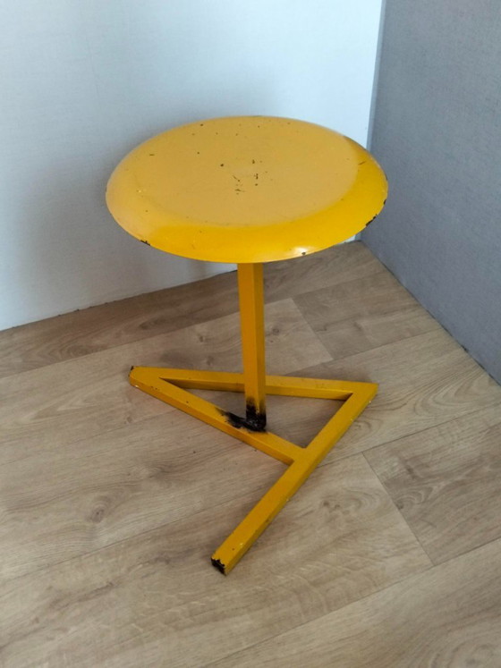 Sgabello vintage in metallo, Sgabelli, Giallo (foto 2 di 5)