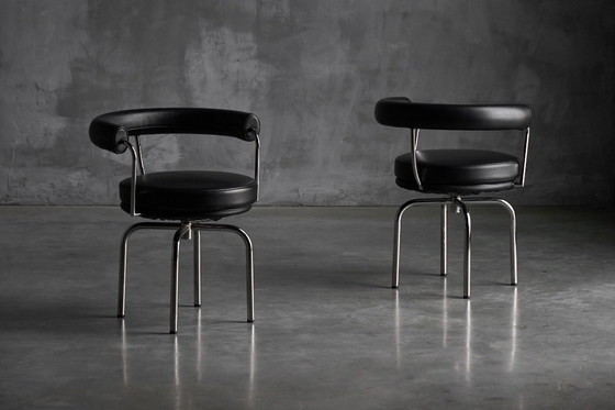 Image 1 of LC7 Stühle von Charlotte Perriand, Le Corbusier und Pierre Jeanneret für Cassina, Italien, 1980er Jahre