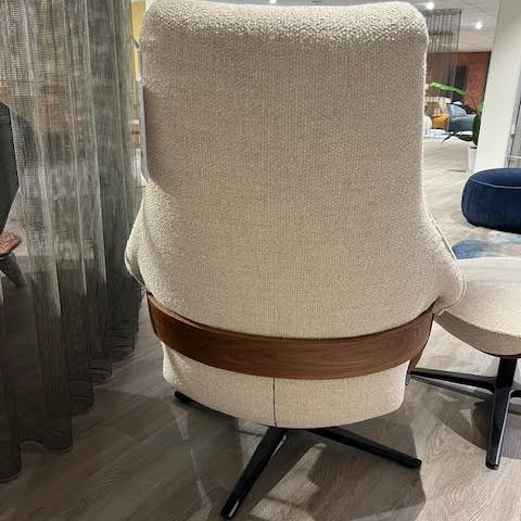 Image 1 of Sillón Leolux color crema con otomana