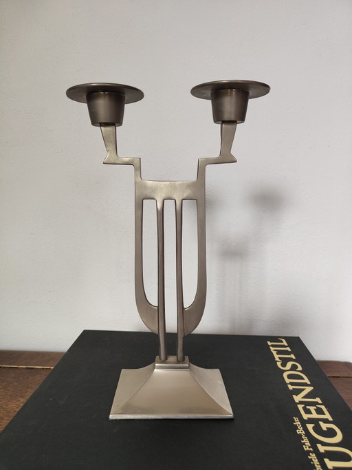 Geometrischer Art-Deco-Kerzenständer