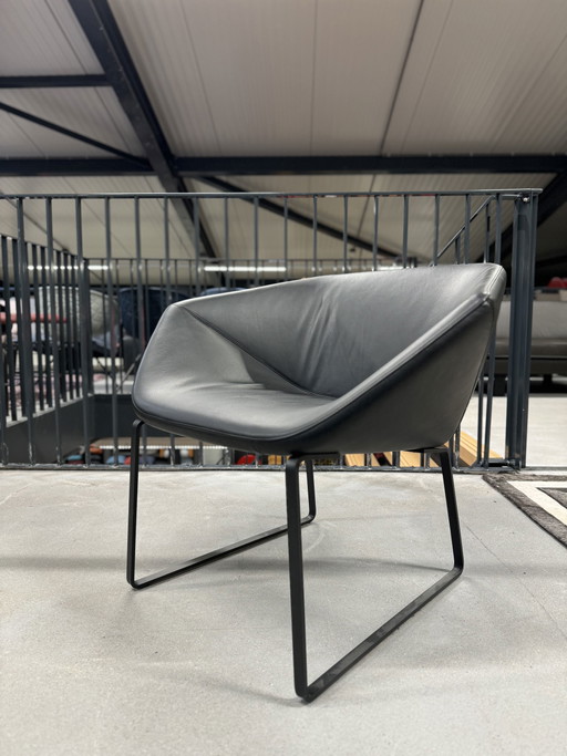 Fauteuil Montis Ella cuir noir chaise design