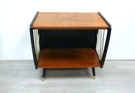 Image 1 of Tavolino anni '50 con ripiano noce + nero, gambe inclinate, Rockabilly Mid Century