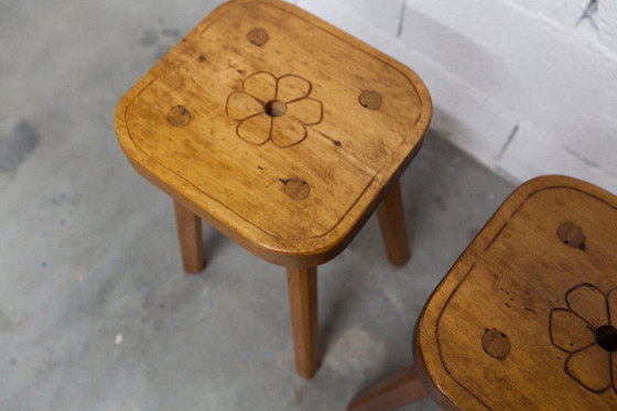 Image 1 of Set di 4 sgabelli brutalisti, fatti a mano, anni '60, design floreale