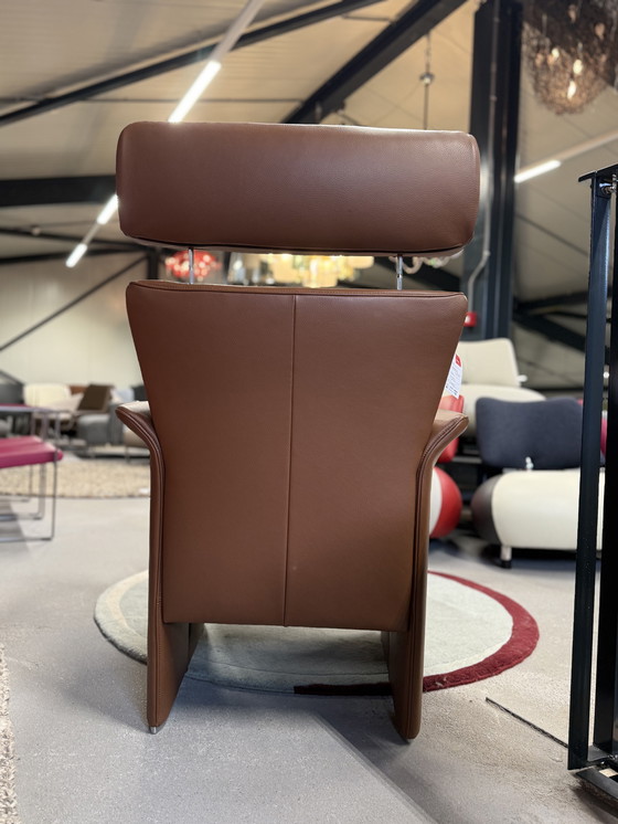 Image 1 of Poltrona Jori Aqua con sgabello in pelle marrone