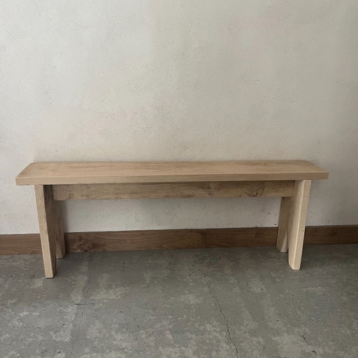petit banc en bois brut