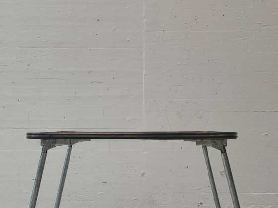 Image 1 of Opklapbaar bijzettafeltje met rood Formica blad, jaren 70