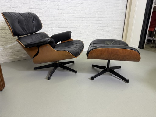 Fauteuil et repose-pieds Herman Miller Eames Contura – stoelen fauteuils, Leather, Metal, Modern (photo 2 of 11)