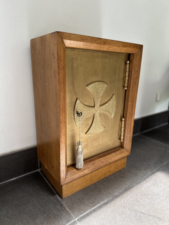 Image 1 of Authentic Consecration Safe / Tabernacle Cabinet in Solid Wood with Gilded Cross – With Key (Mid-20th Century)