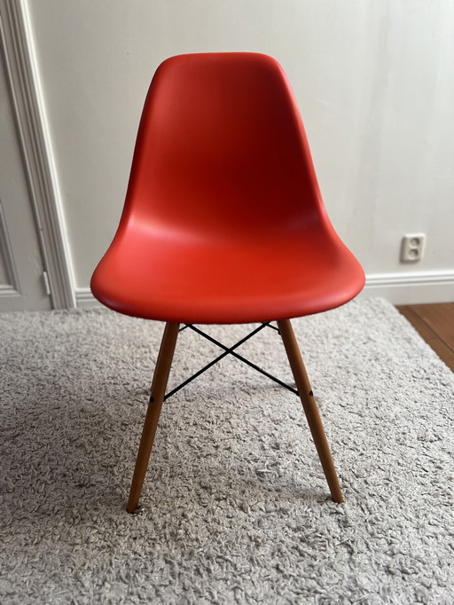 Vitra Eames DSW original red