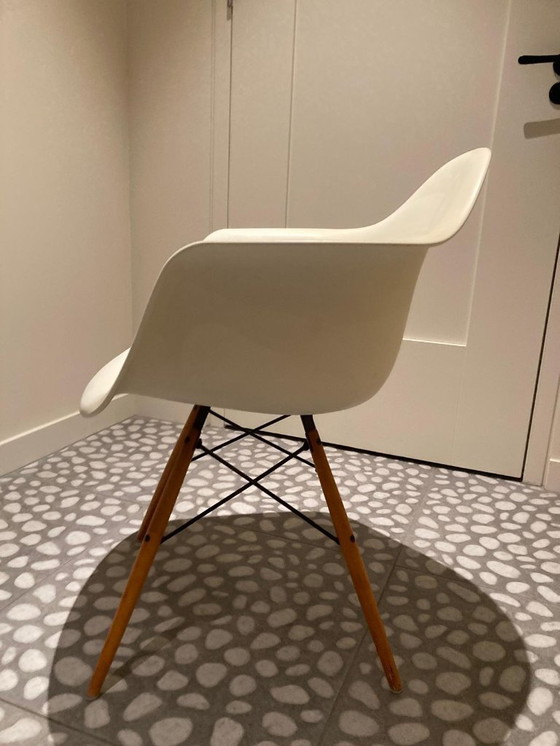 Image 1 of Set di 4 poltrone VITRA Eames DAW bianche.