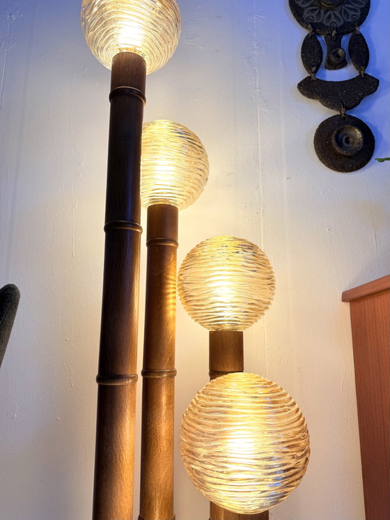 Image 1 of Brutalistische vloerlamp, bamboe & glas ‘80