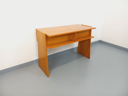 Vintage-Doppelschreibtisch in Trapezform aus Eichenholz aus den 1960er Jahren