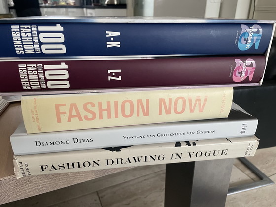 Image 1 of 5 livres de mode / Fashion Now / Dessins de mode en vogue