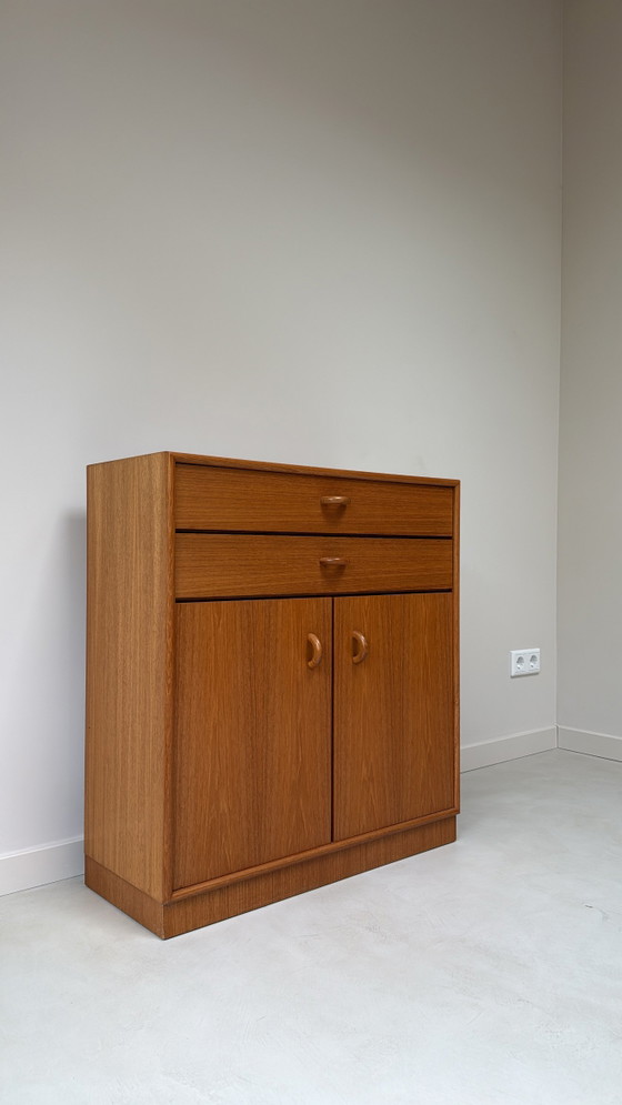 Image 1 of Armario antiguo de madera de teca